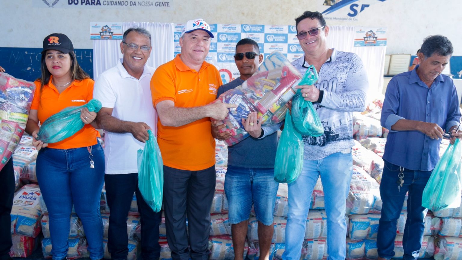 Secretaria de Assistência Social, Defesa Civil e Prefeitura realizam Páscoa digna em Goianésia do Pará, com entrega de cestas básicas e peixes.